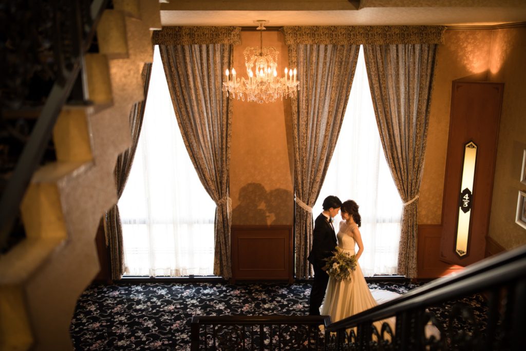 フォトWを応援!期間限定2026年6月まで実施のコミ込みプラン登場!!<br />
本格的チャペルで憧れのバージンロードを歩みながらセレモニー風の写真が撮れるのが魅力!!<br />
<br />